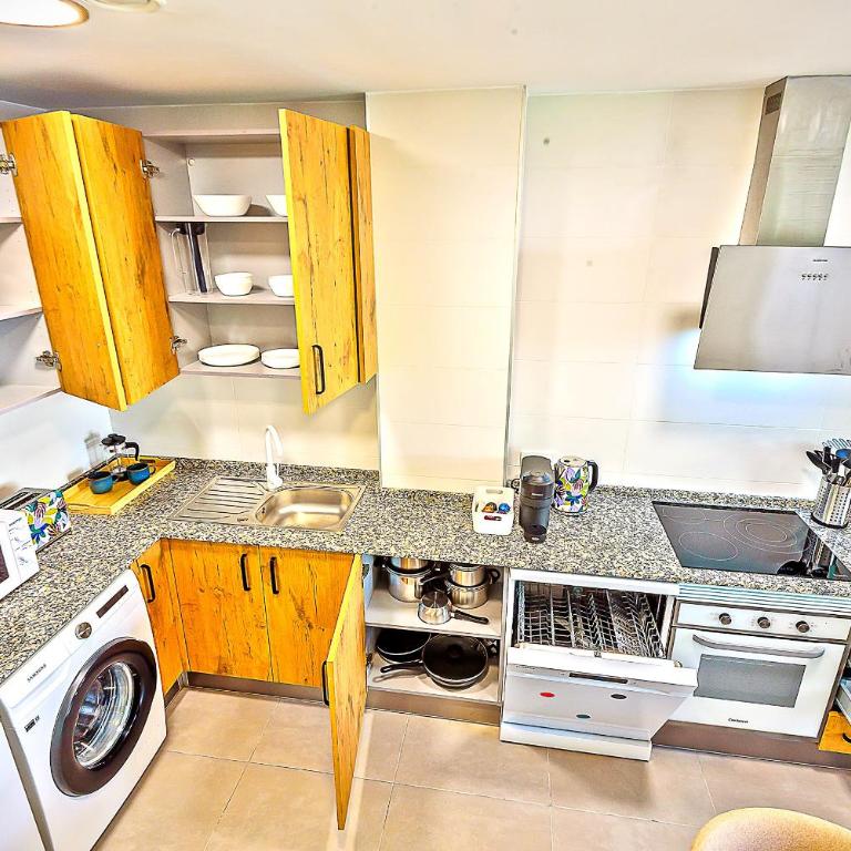 Jacuzzi & Pool House w Rooftop Terrace, Garden BBQ - Casa - 21
