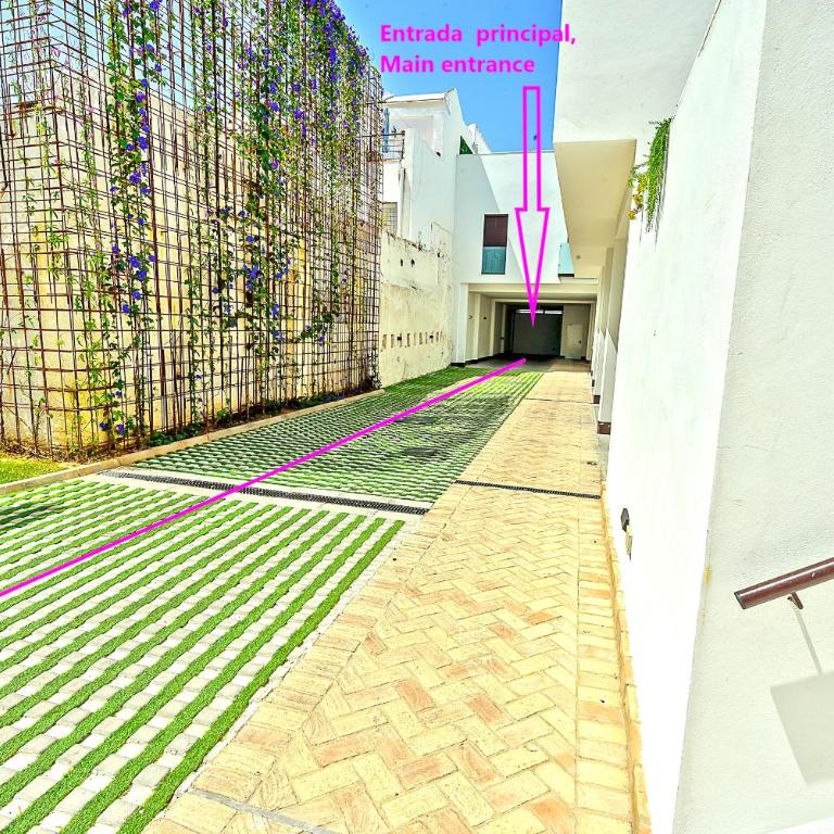Jacuzzi & Pool House w Rooftop Terrace, Garden BBQ - Casa - 23