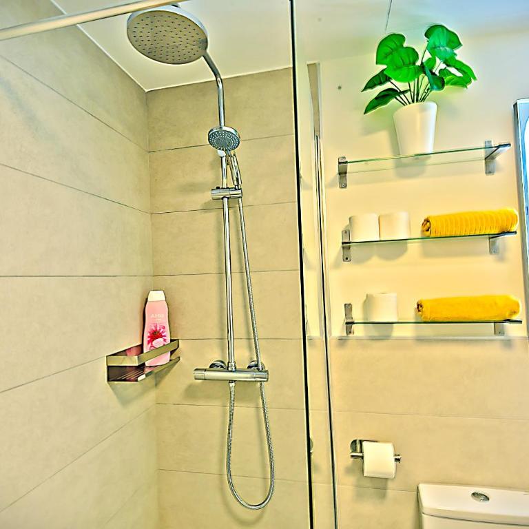Jacuzzi & Pool House w Rooftop Terrace, Garden BBQ - Casa - 28