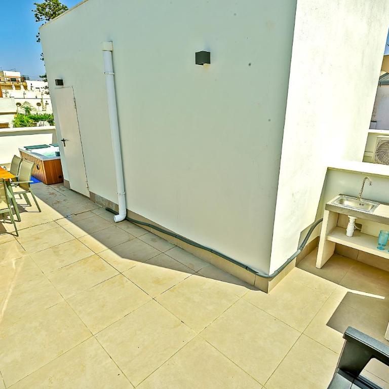 Jacuzzi & Pool House w Rooftop Terrace, Garden BBQ - Casa - 31