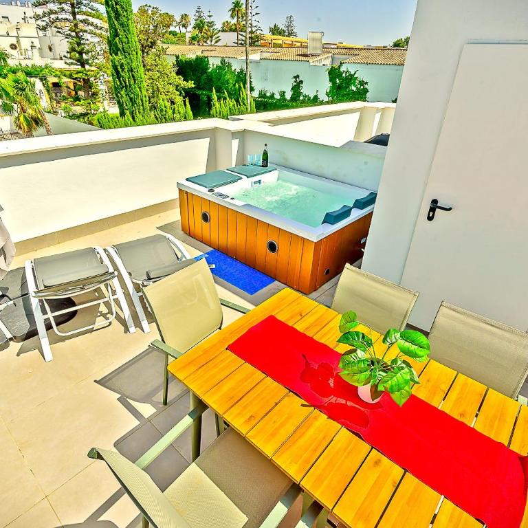 Jacuzzi & Pool House w Rooftop Terrace, Garden BBQ - Casa - 39