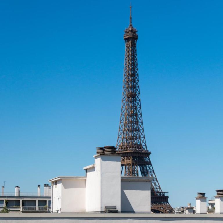 Duplex lumineux avec vue Tour Eiffel - Paris 7e - Chambre Quadruple avec Salle de Bains Privative - 2