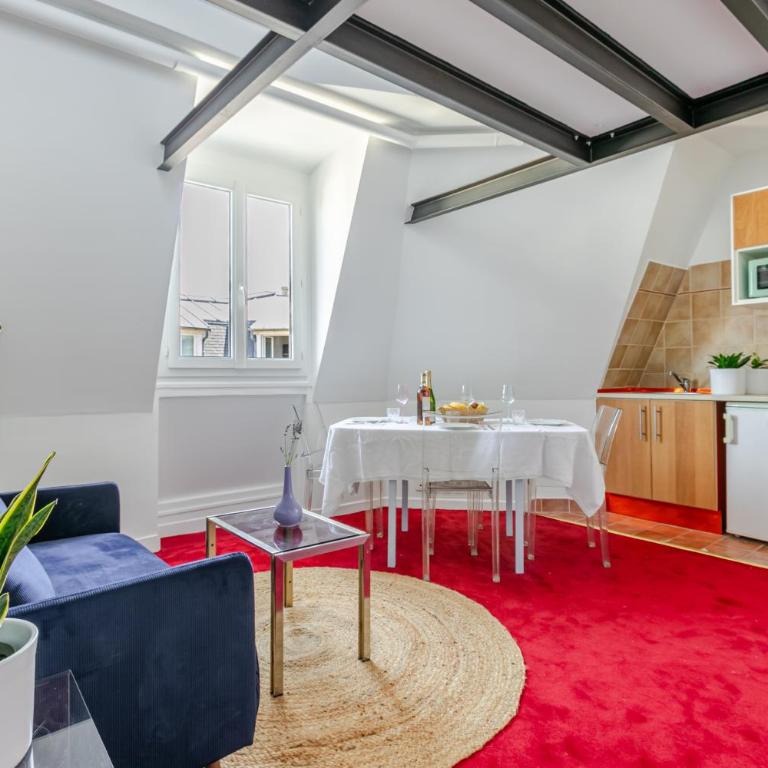 Duplex lumineux avec vue Tour Eiffel - Paris 7e - Chambre Quadruple avec Salle de Bains Privative - 1