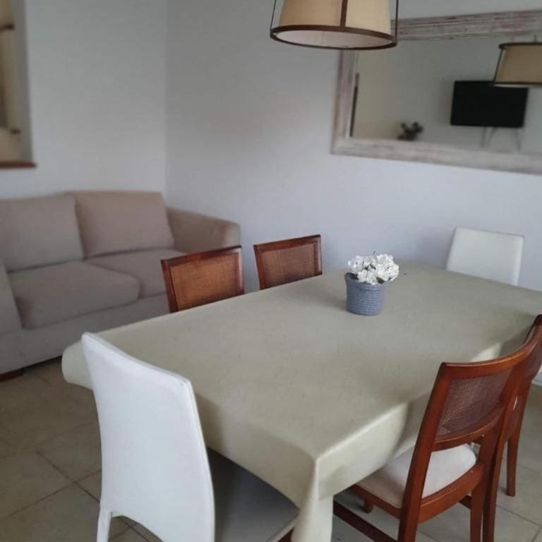 Chalet con pileta y quincho, hermoso jardín - Two-Bedroom House - 2