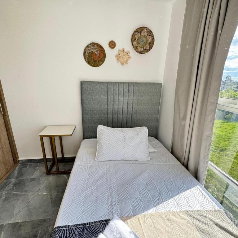 Monteazul1206- Lindo y amplio apartamento con piscina gym - Three-Bedroom Apartment - 5