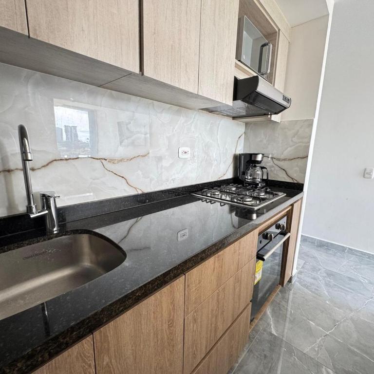 Monteazul1206- Lindo y amplio apartamento con piscina gym - Three-Bedroom Apartment - 10