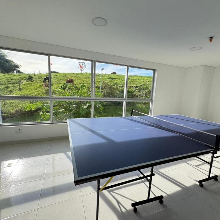 Monteazul1206- Lindo y amplio apartamento con piscina gym - Three-Bedroom Apartment - 11