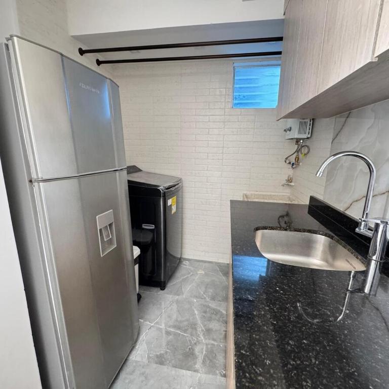 Monteazul1206- Lindo y amplio apartamento con piscina gym - Three-Bedroom Apartment - 15
