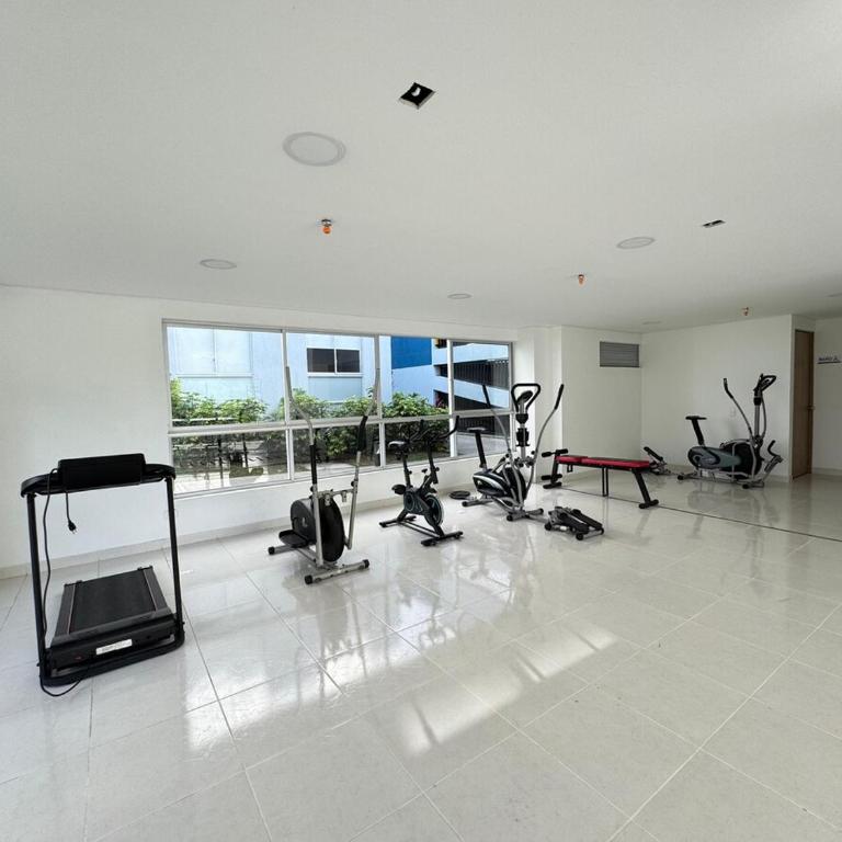 Monteazul1206- Lindo y amplio apartamento con piscina gym - Three-Bedroom Apartment - 19