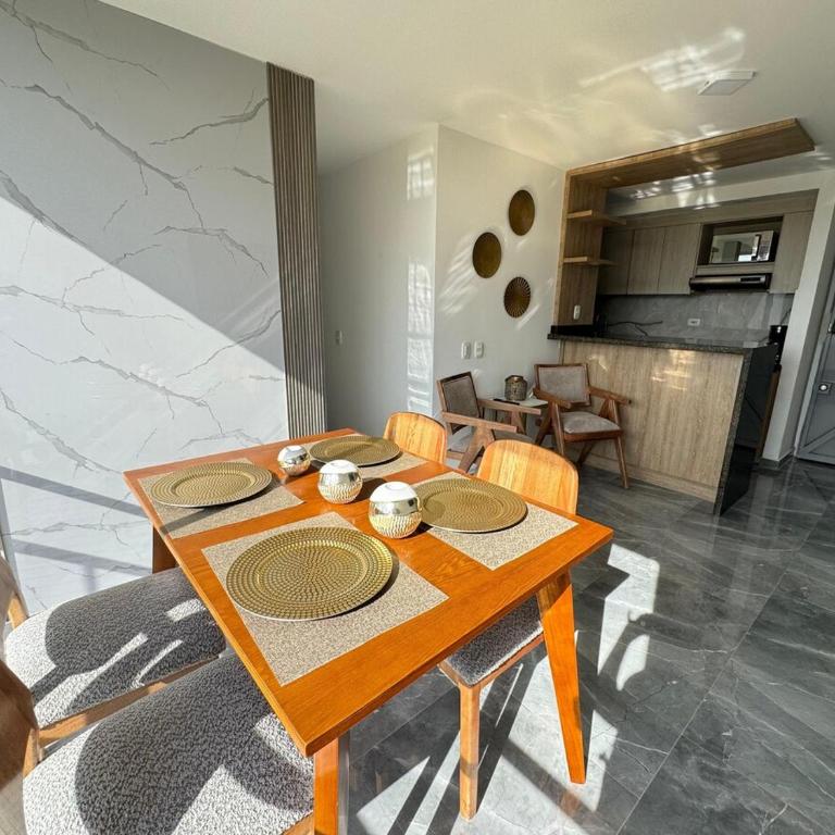 Monteazul1206- Lindo y amplio apartamento con piscina gym - Three-Bedroom Apartment - 22