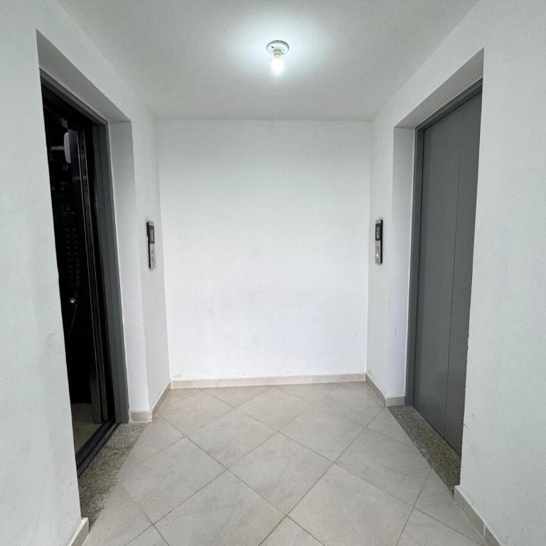 Monteazul1206- Lindo y amplio apartamento con piscina gym - Three-Bedroom Apartment - 45