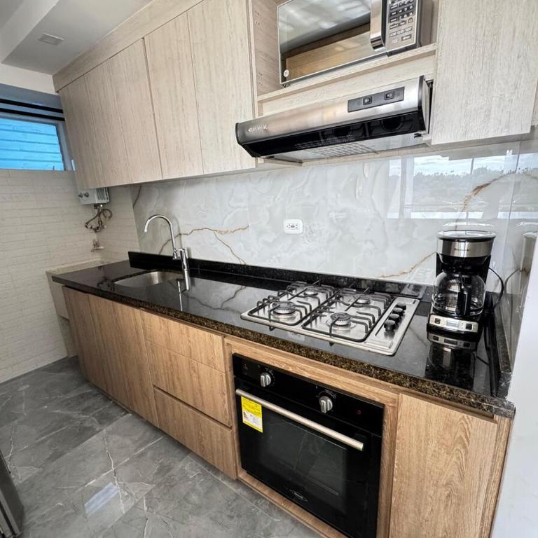 Monteazul1206- Lindo y amplio apartamento con piscina gym - Three-Bedroom Apartment - 48