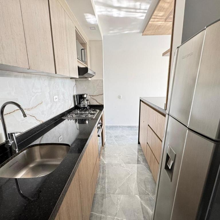 Monteazul1206- Lindo y amplio apartamento con piscina gym - Three-Bedroom Apartment - 49
