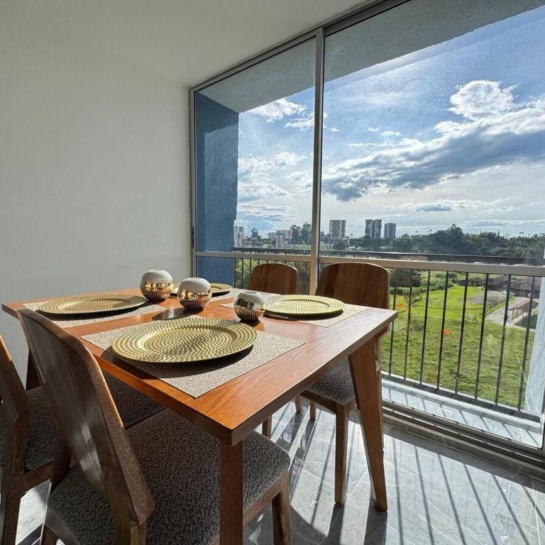 Monteazul1206- Lindo y amplio apartamento con piscina gym - Three-Bedroom Apartment - 54