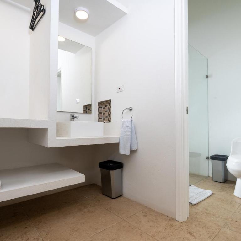 Hotel Las Palmeras - Standard Triple Room - 7