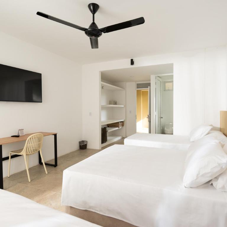 Hotel Las Palmeras - Superior Quadruple Room - 3