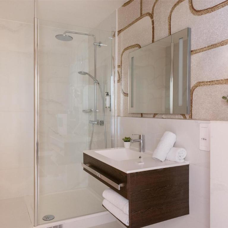 Best Western Ronceray Opéra - Chambre Lit King-Size Deluxe - 4