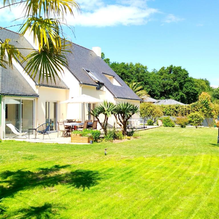 Family House 190 m2 - 3 Bedrooms, 2 Bathrooms - Villa - 1