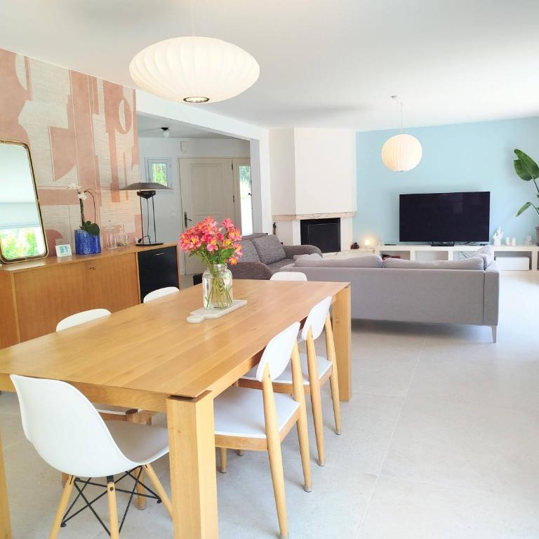 Family House 190 m2 - 3 Bedrooms, 2 Bathrooms - Villa - 4
