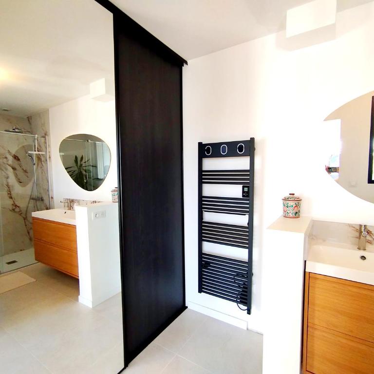 Family House 190 m2 - 3 Bedrooms, 2 Bathrooms - Villa - 12