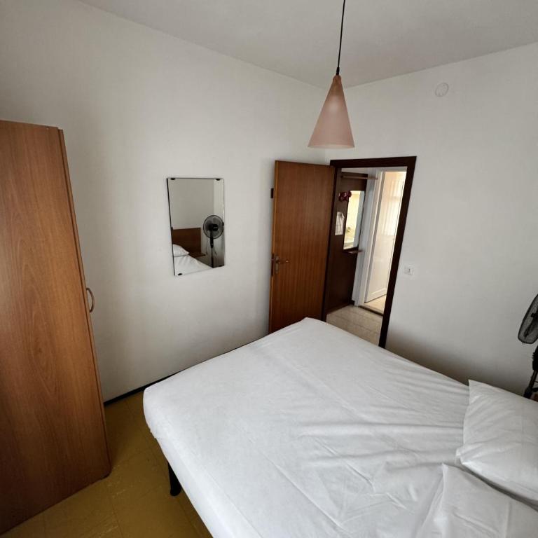 (3) Giovanni Versolatto - Appartamento con 2 Camere da Letto - 11