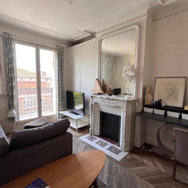 Apartment with balcony Eiffel Tower view - Appartement - 1