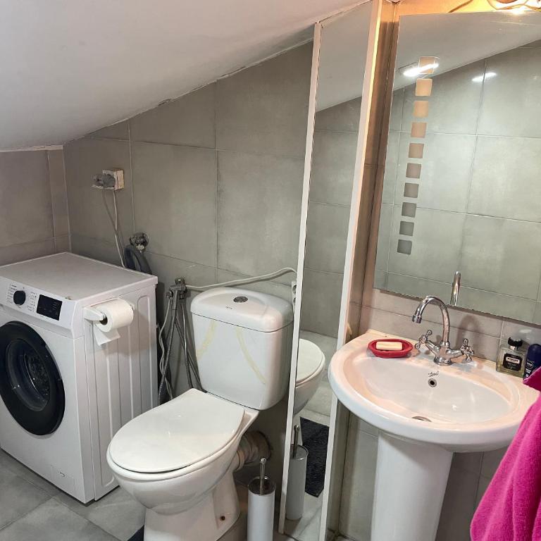 Mountain View - Two-Bedroom Apartment - 10