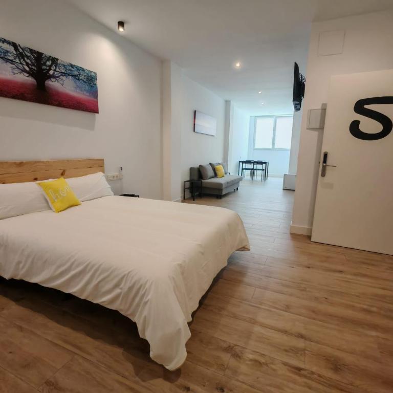 Bilbao ROOMS & KITCHEN Rekalde - Quadruple Room with Bathroom - 1