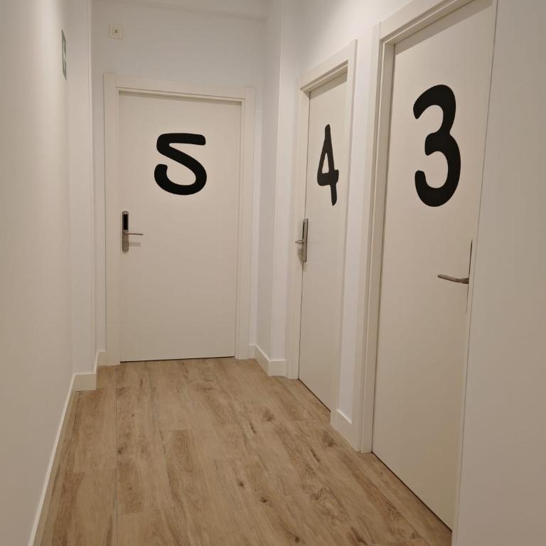 Bilbao ROOMS & KITCHEN Rekalde - Quadruple Room with Bathroom - 7