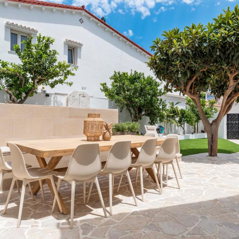 Benalmadena Beach Villa-Luxe new 5BR heated pool & BBQ kitchen at prime location near Puerto Marina & Beach - Villa Deluxe - 52