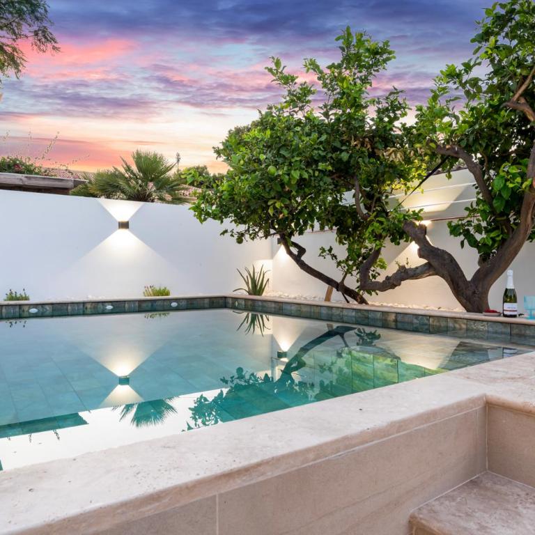 Benalmadena Beach Villa-Luxe new 5BR heated pool & BBQ kitchen at prime location near Puerto Marina & Beach - Villa Deluxe - 34