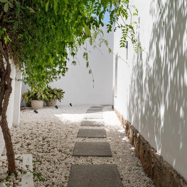 Benalmadena Beach Villa-Luxe new 5BR heated pool & BBQ kitchen at prime location near Puerto Marina & Beach - Villa Deluxe - 37
