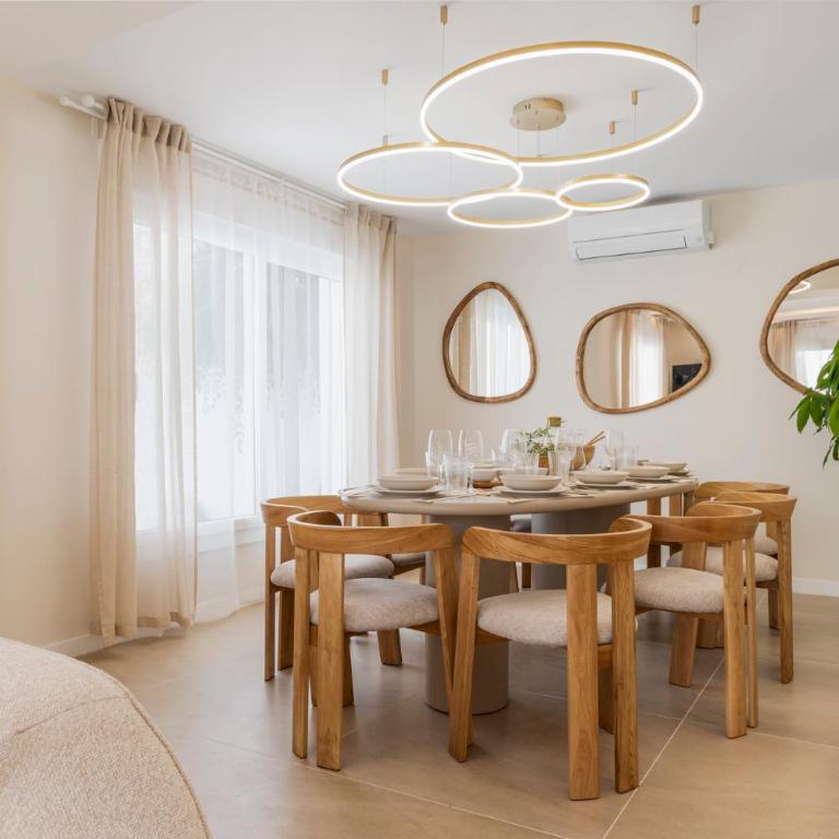 Benalmadena Beach Villa-Luxe new 5BR heated pool & BBQ kitchen at prime location near Puerto Marina & Beach - Villa Deluxe - 10