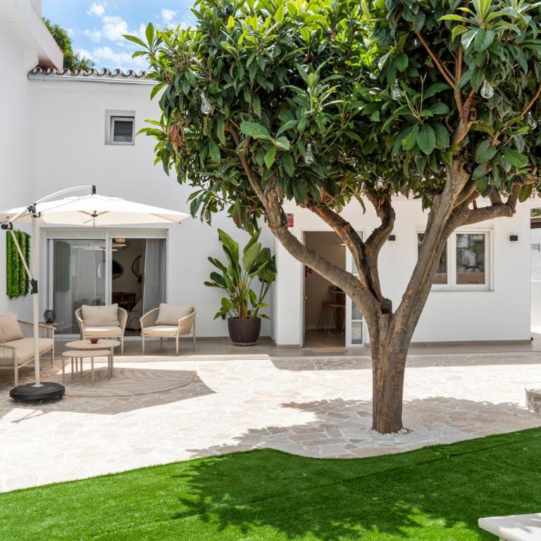 Benalmadena Beach Villa-Luxe new 5BR heated pool & BBQ kitchen at prime location near Puerto Marina & Beach - Villa Deluxe - 41
