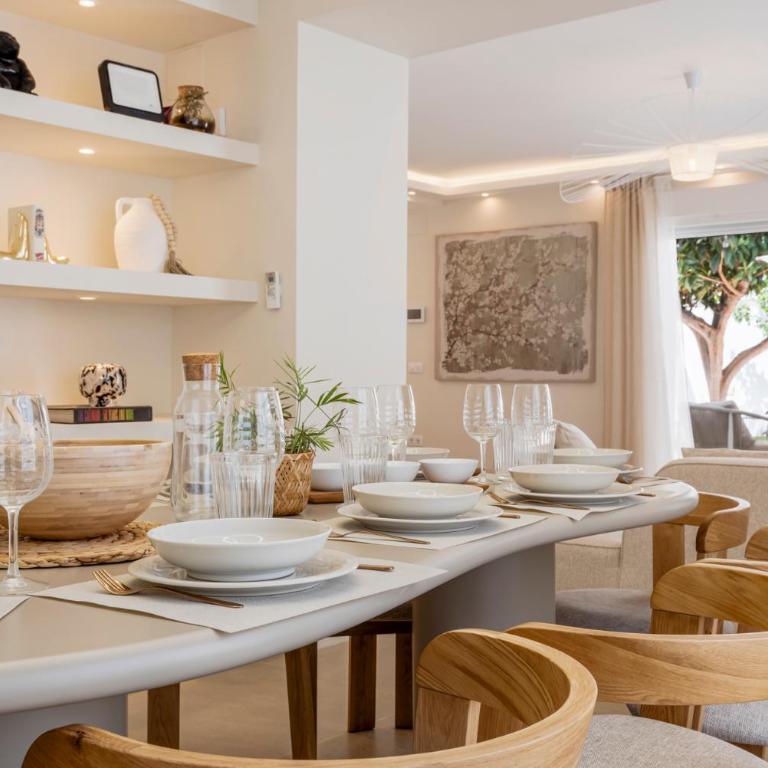 Benalmadena Beach Villa-Luxe new 5BR heated pool & BBQ kitchen at prime location near Puerto Marina & Beach - Villa Deluxe - 4