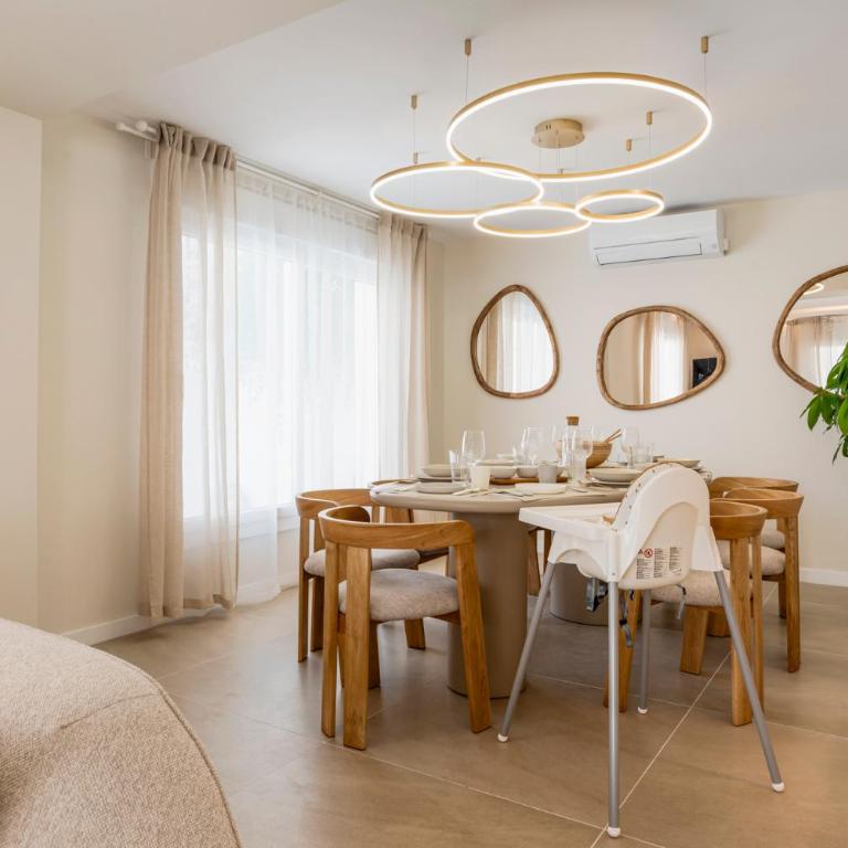 Benalmadena Beach Villa-Luxe new 5BR heated pool & BBQ kitchen at prime location near Puerto Marina & Beach - Villa Deluxe - 42