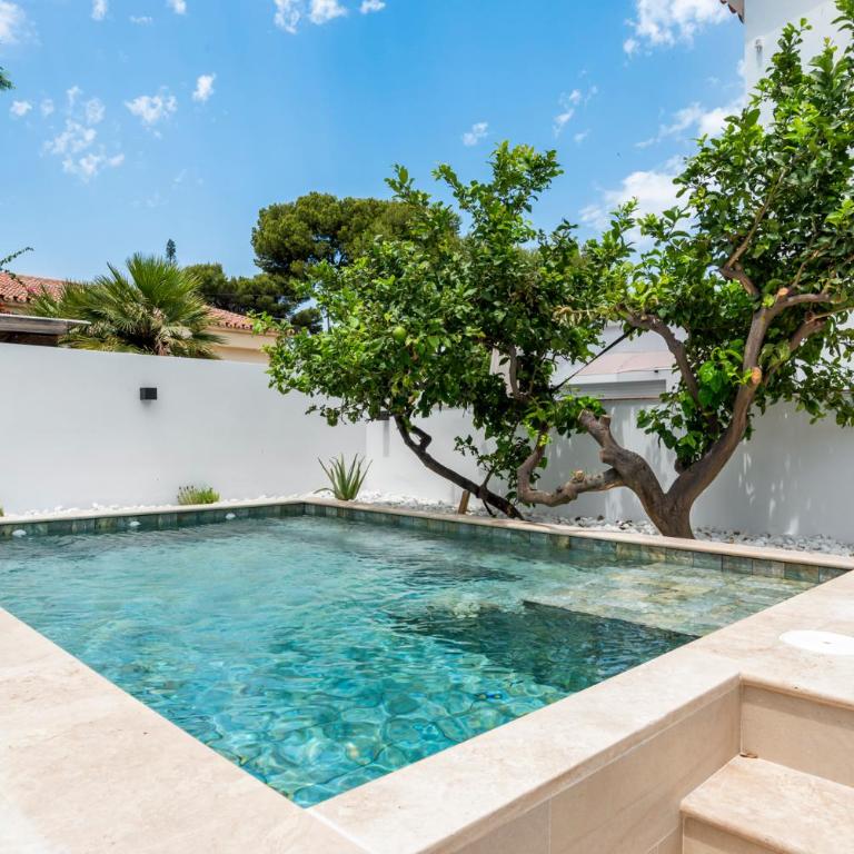 Benalmadena Beach Villa-Luxe new 5BR heated pool & BBQ kitchen at prime location near Puerto Marina & Beach - Villa Deluxe - 48