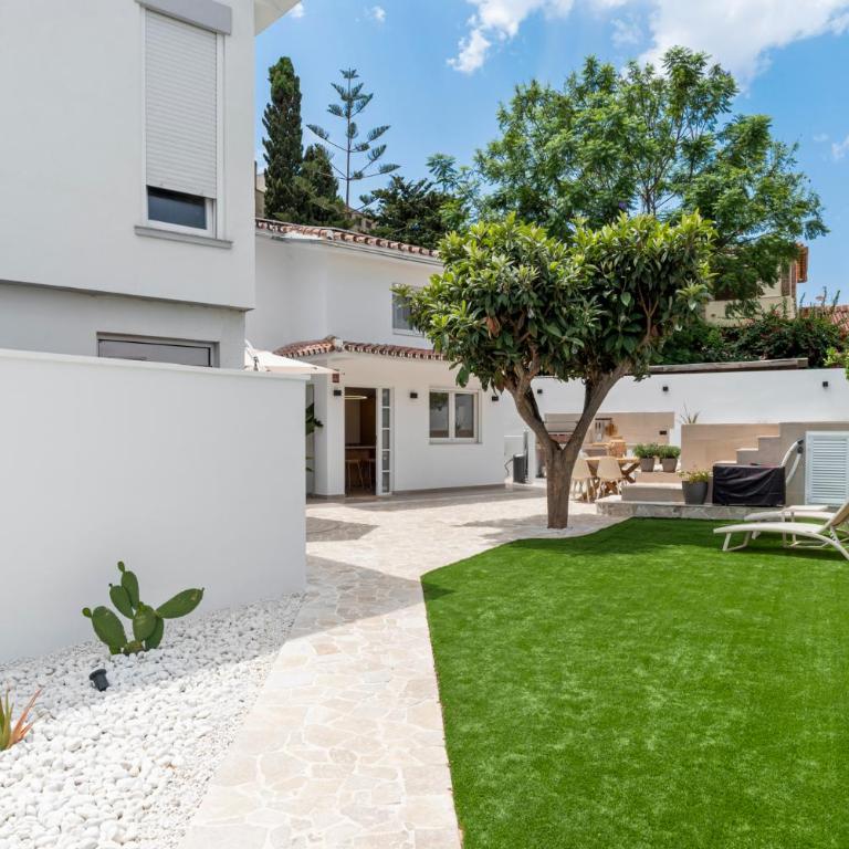 Benalmadena Beach Villa-Luxe new 5BR heated pool & BBQ kitchen at prime location near Puerto Marina & Beach - Villa Deluxe - 57