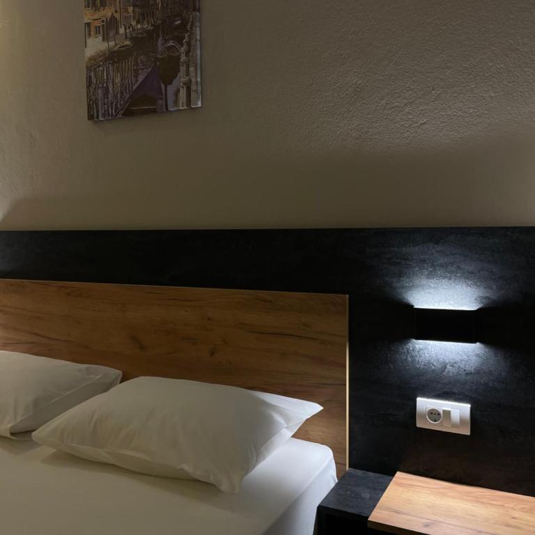 Vue Mer - Deluks Dvokrevetna Soba sa Bračnim Krevetom i Balkonom - 11