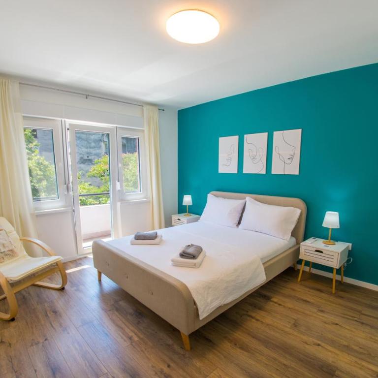 Apartment Dreaming In Color - Two-Bedroom Apartment with Balcony - 2