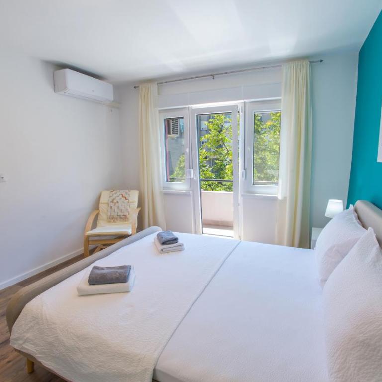 Apartment Dreaming In Color - Two-Bedroom Apartment with Balcony - 8