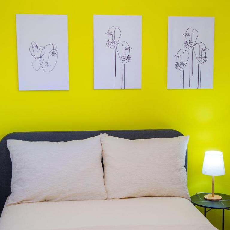 Apartment Dreaming In Color - Two-Bedroom Apartment with Balcony - 38