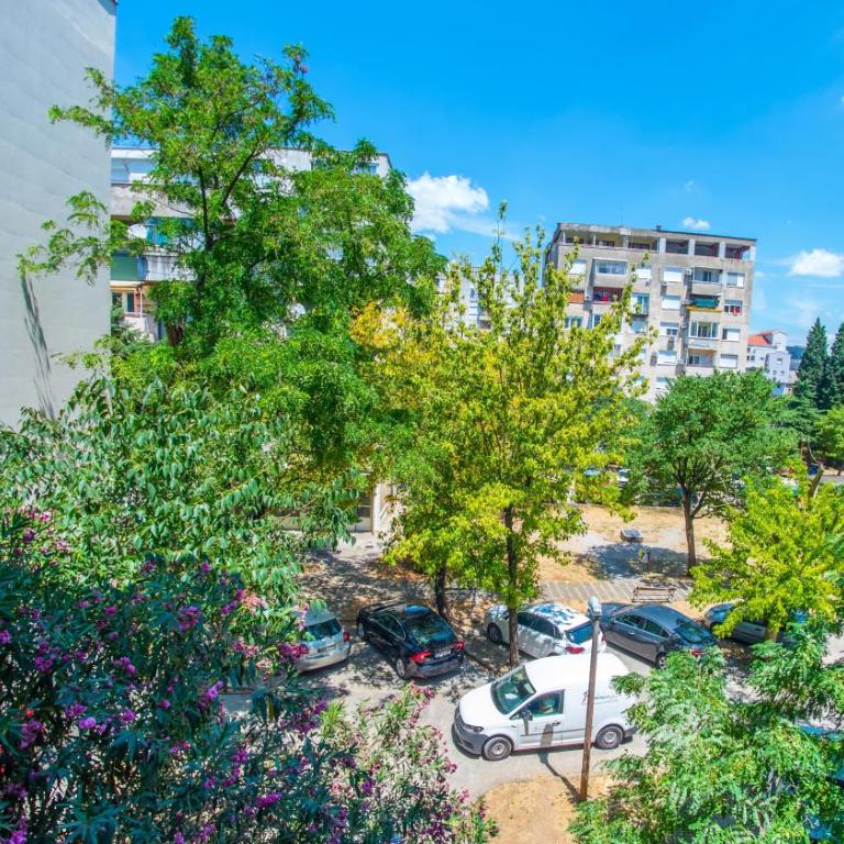 Apartment Dreaming In Color - Two-Bedroom Apartment with Balcony - 11