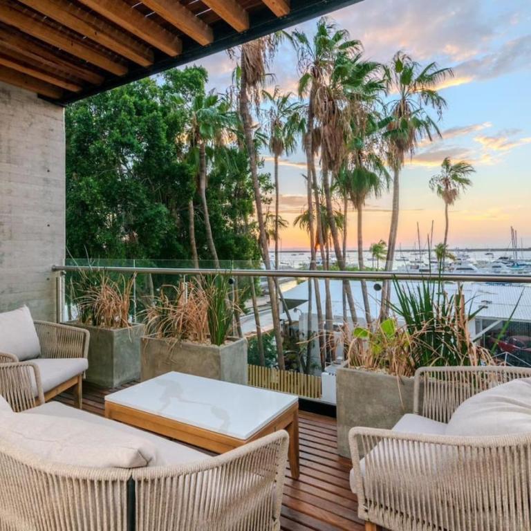 Central with sea view by Porto Vacanze at Laiva - Apartment - 1