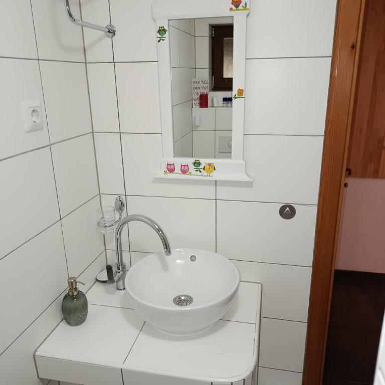 Vikendica Harun - One-Bedroom House - 32
