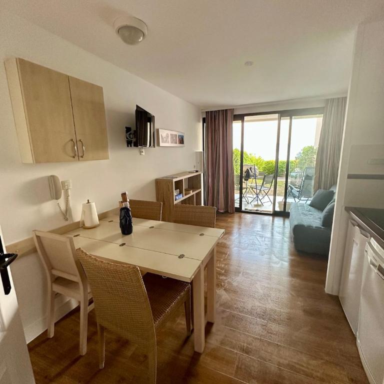 Renoir 252 - Appartement rez-de-jardin type F2 - Petite vue mer - Apartment mit 1 Schlafzimmer - 3