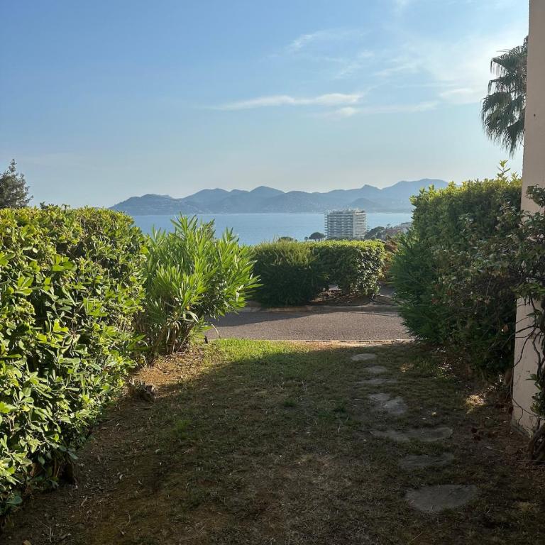 Renoir 252 - Appartement rez-de-jardin type F2 - Petite vue mer - Apartment mit 1 Schlafzimmer - 4