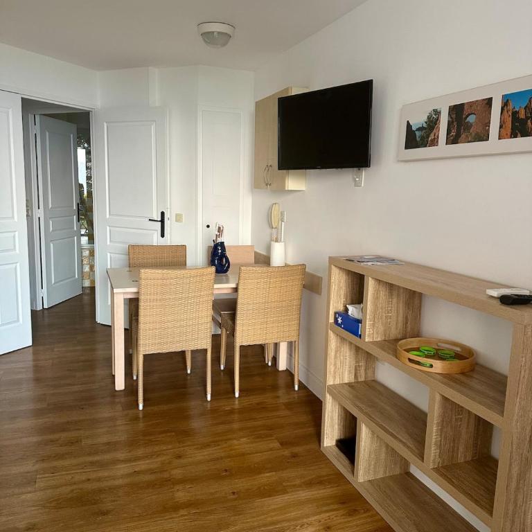 Renoir 252 - Appartement rez-de-jardin type F2 - Petite vue mer - Apartment mit 1 Schlafzimmer - 6