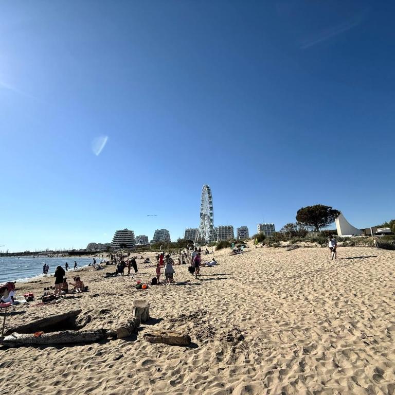 Studio climatisé 4pers La Grande Motte Ponant, Vue exceptionnelle lac, double terrasse, Parking, base nautique, golf & plage à pied, draps & serviettes fournis - 2ème étage sans ascenceur - Apartment mit 1 Schlafzimmer - 39