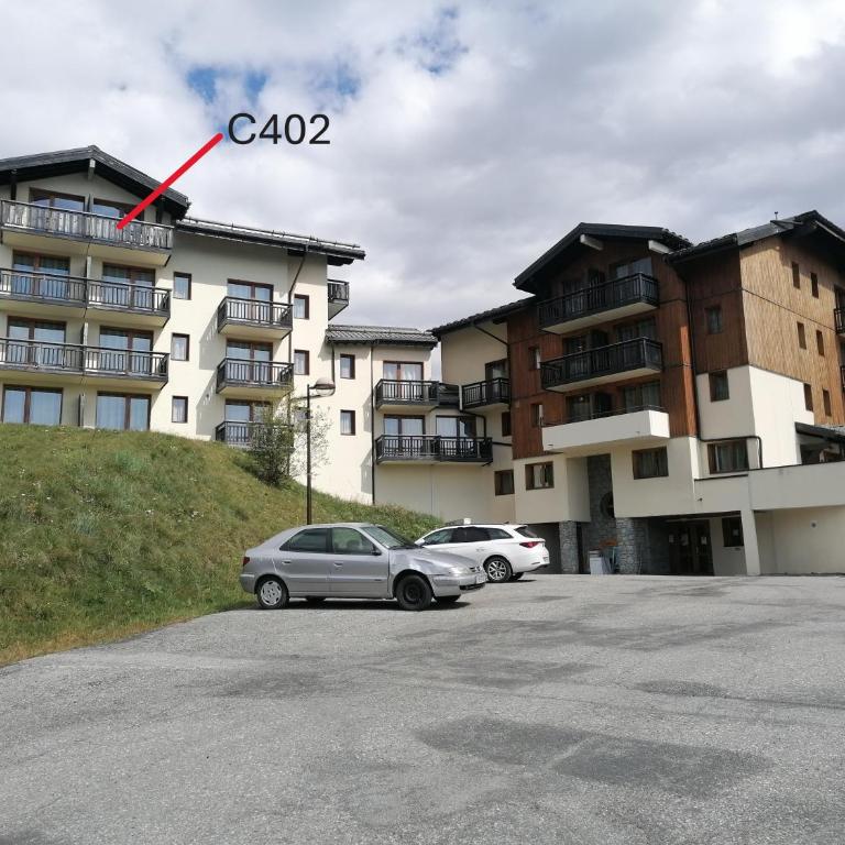 Plein sud, grande pièce de vie, vue imprenable sur les montagnes et parking couvert privé - Appartement 1 Chambre - 26